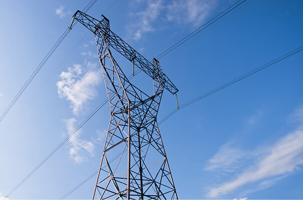 电网安监大模型通过实时监测和预警，有效降低事故发生风险，并实现人员告警教育